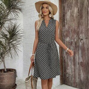 H&M Sleeveless Crepe Dress Black White